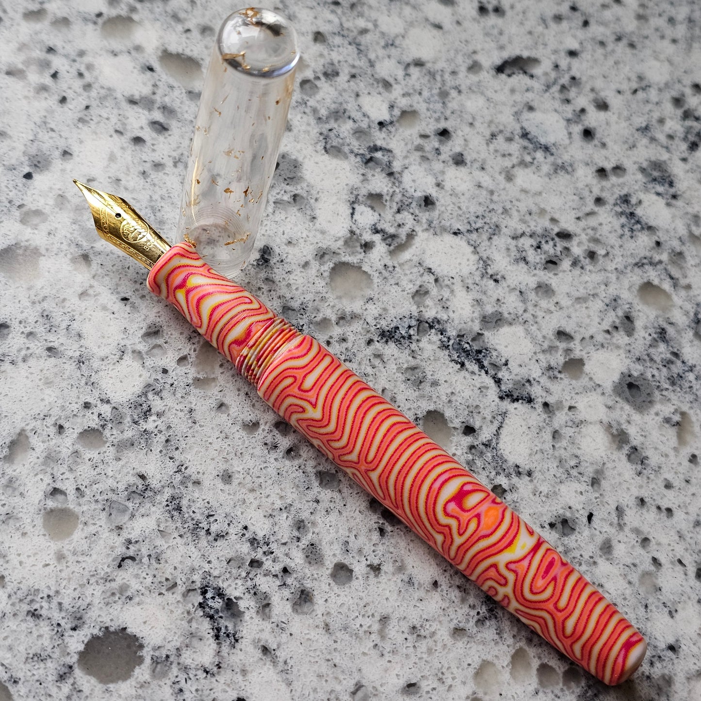Crazy Fiber Fountain with Gold Flake Demonstrator Cap