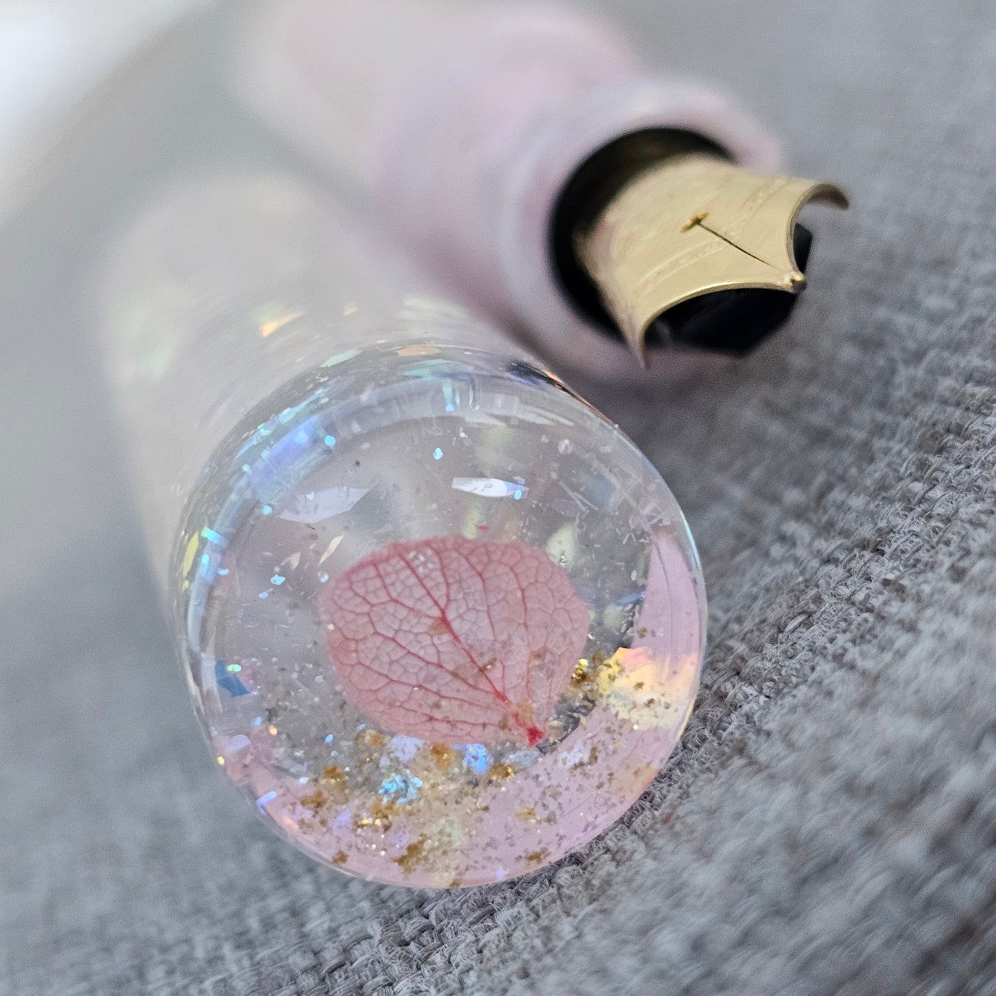 Strawberry Lemonade/Chunky Glitter Demo Lid Fountain with Floral Finial